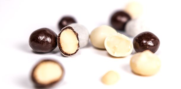 Macadamia Nüsse schokoliert