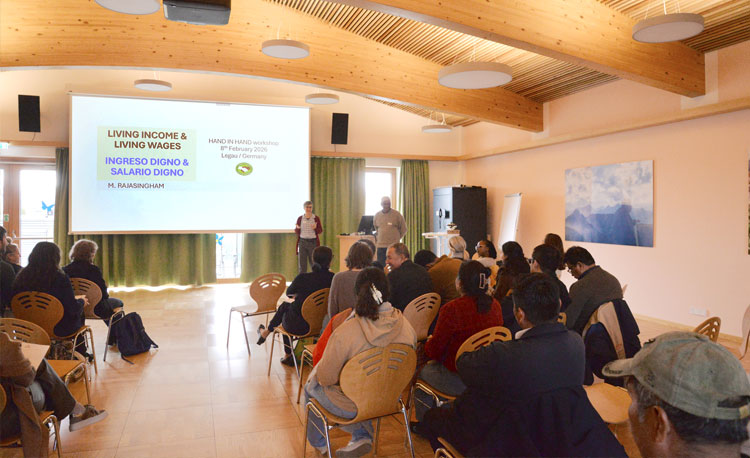 Präsentation und Diskussion zu Living Wage und Living Income während der Rapunzel Lieferantentage