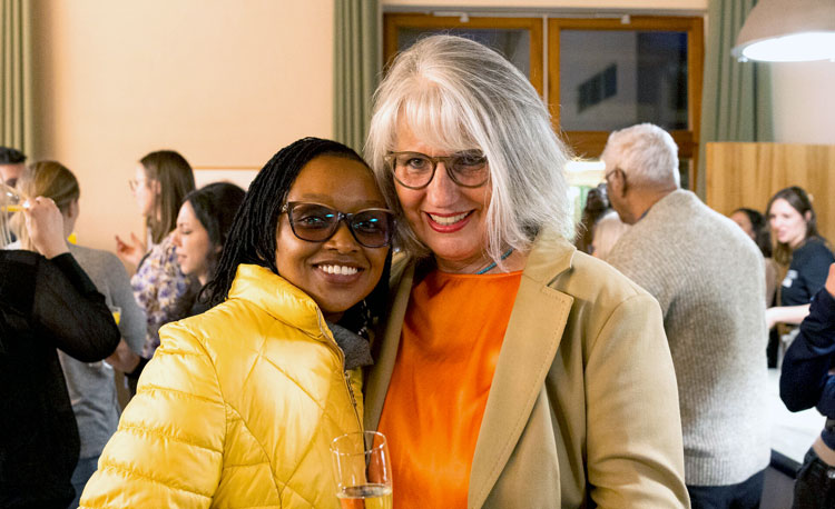 Abigail Birech mit Rapunzel Geschäftsführerin Margarethe Epple bei den Lieferantentagen