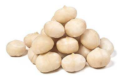 Whole and half macadamia nuts for snacking